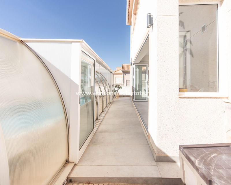 Resale - Detached - Urb. La Escuera