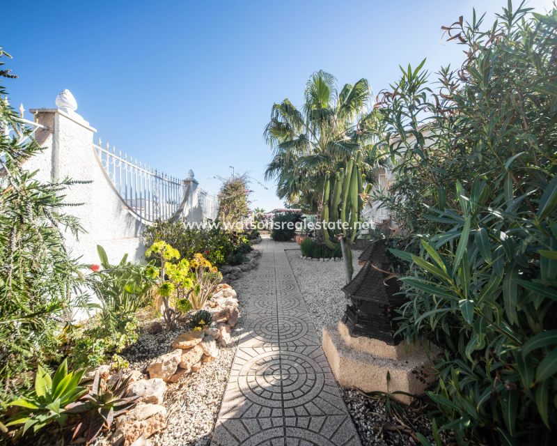 Resale - Detached - Urb. La Escuera
