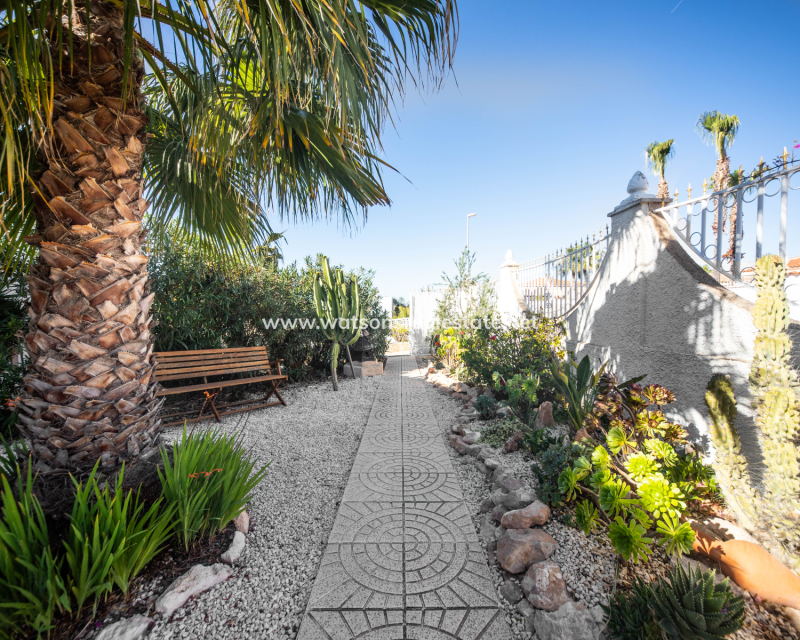 Resale - Detached - Urb. La Escuera