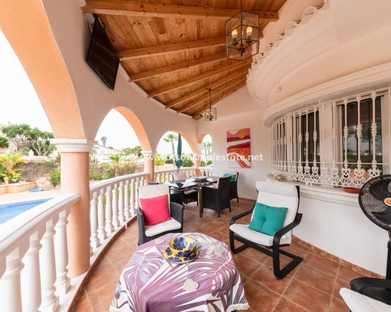 Resale - Detached - Urb. La Escuera