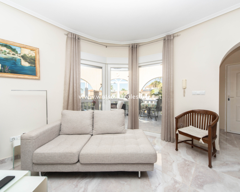 Resale - Detached - Urb. La Escuera