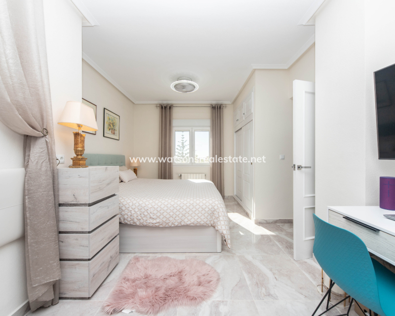 Resale - Detached - Urb. La Escuera
