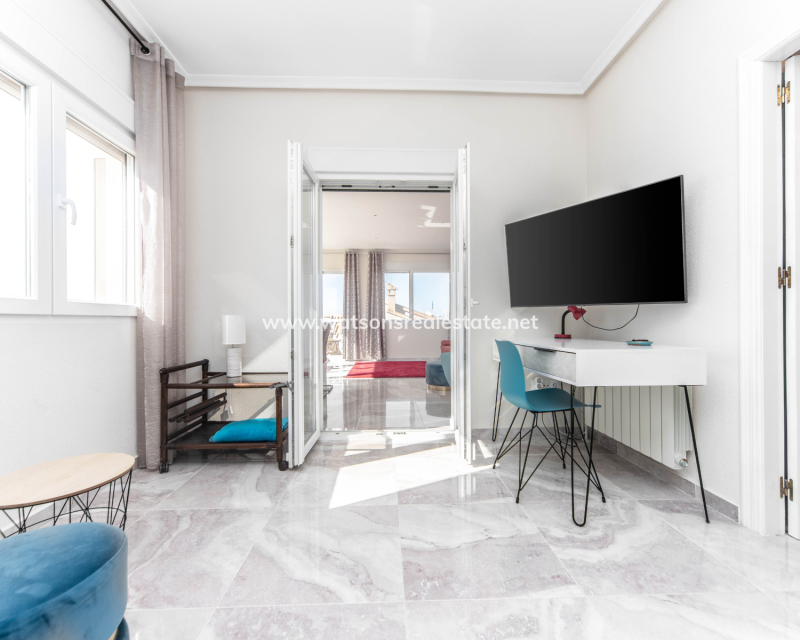 Resale - Detached - Urb. La Escuera