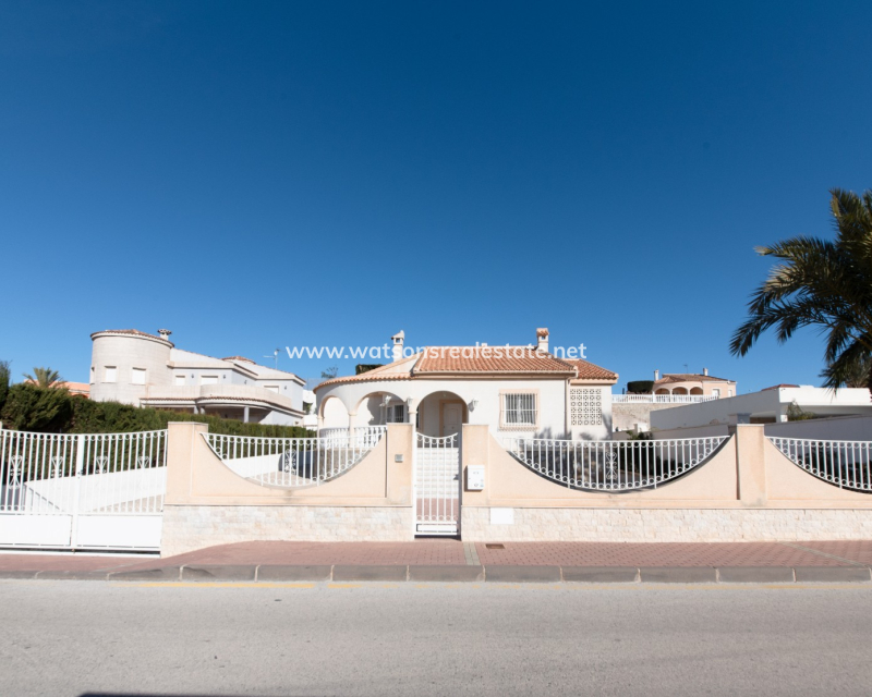 Resale - Detached - Urb. La Escuera