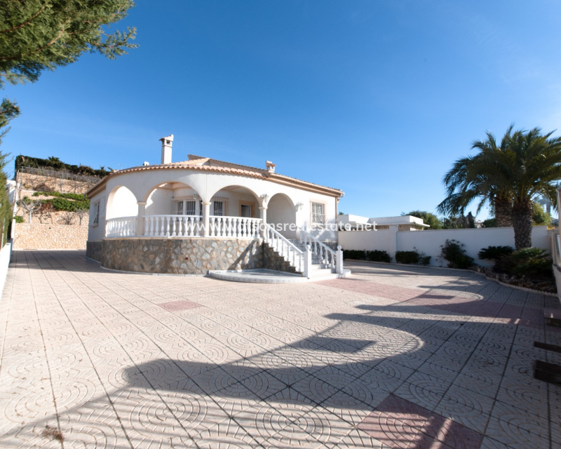 Resale - Detached - Urb. La Escuera