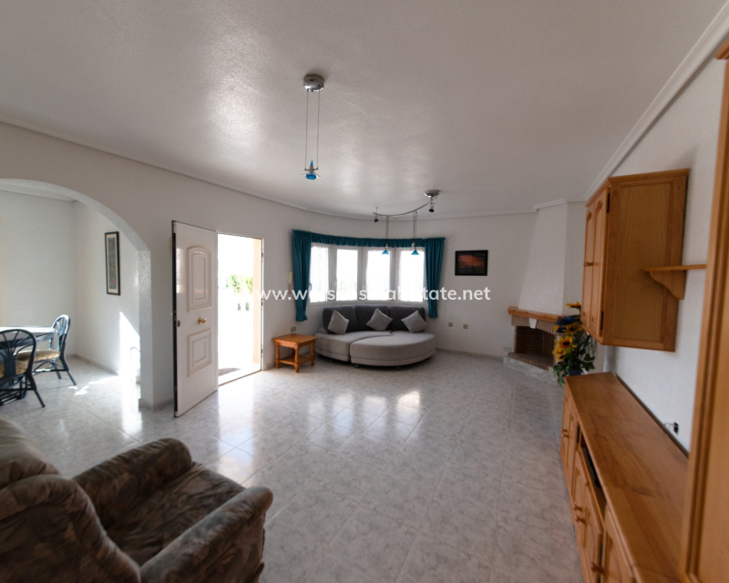 Resale - Detached - Urb. La Escuera