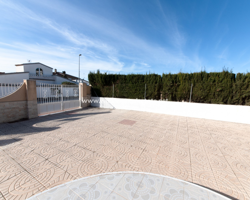 Resale - Detached - Urb. La Escuera