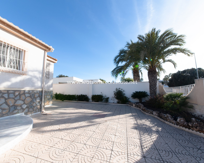 Resale - Detached - Urb. La Escuera