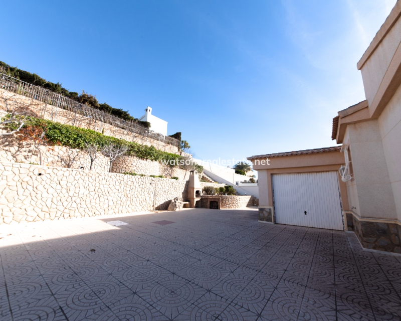 Resale - Detached - Urb. La Escuera