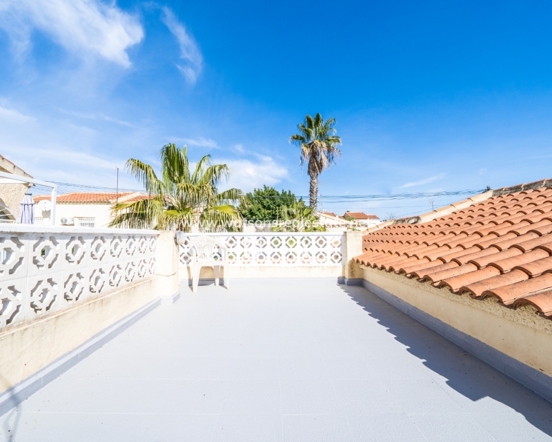 Resale - Detached - Urb. La Marina