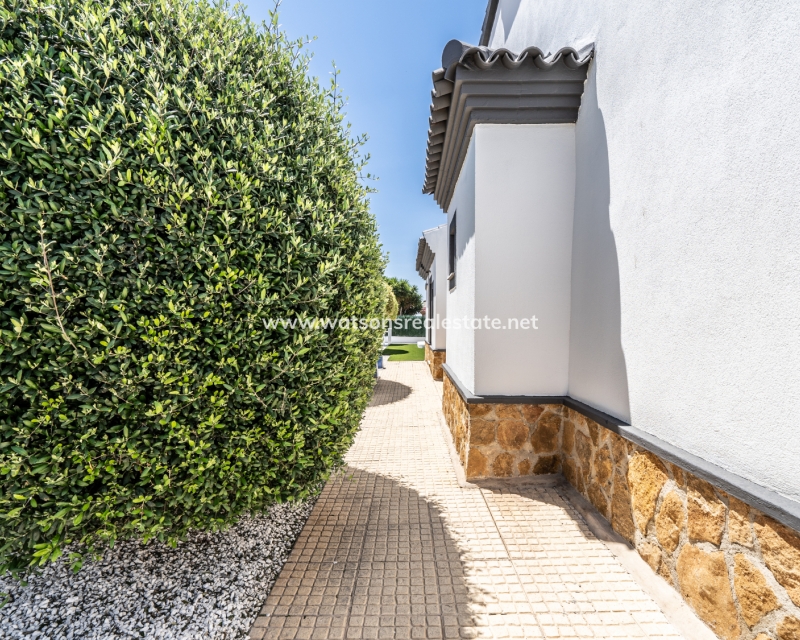 Resale - Detached - Urb. La Marina