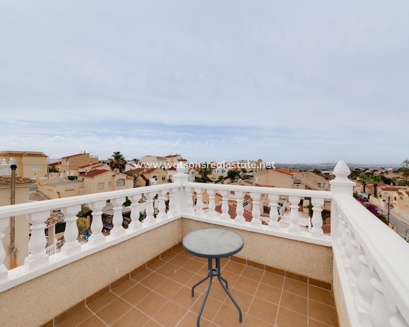 Resale - Detached - Urb. La Marina