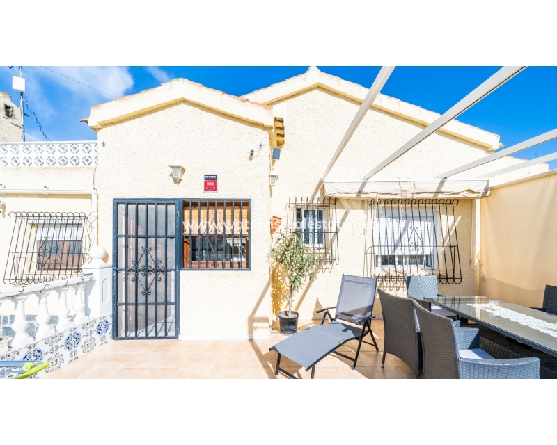 Resale - Detached - Urb. La Marina