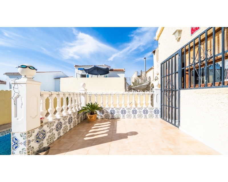 Resale - Detached - Urb. La Marina