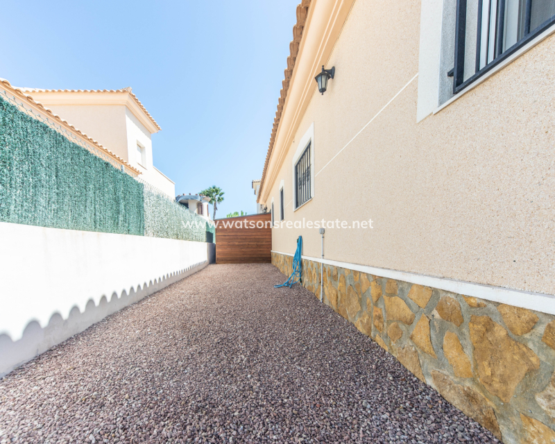 Resale - Detached - Urb. La Marina