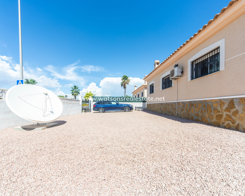 Resale - Detached - Urb. La Marina