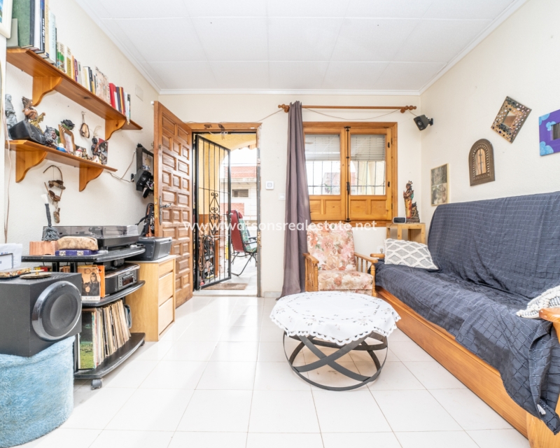 Resale - Detached - Urb. La Marina