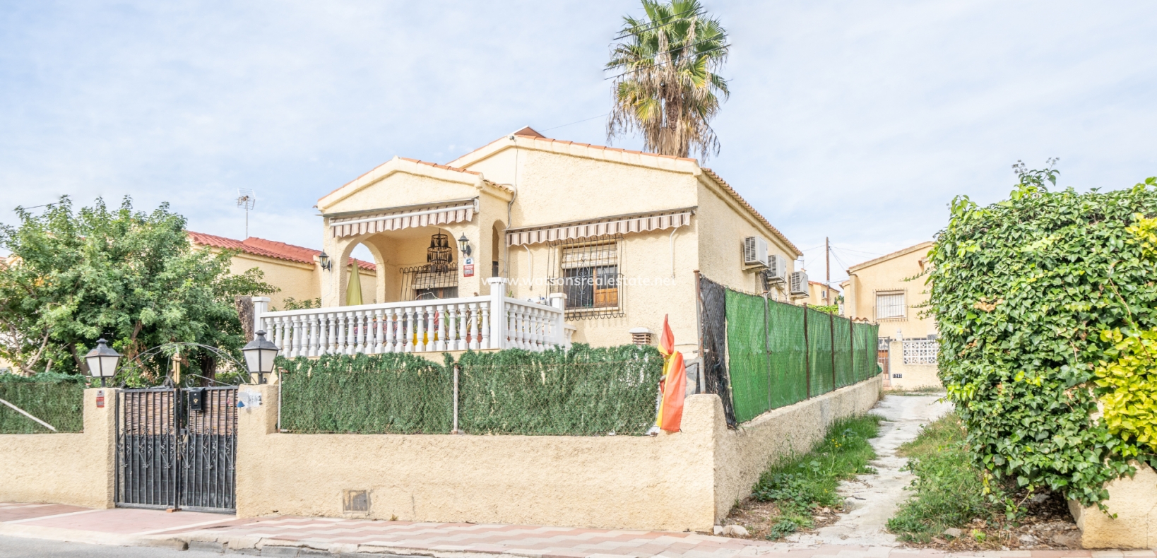 Resale - Detached - Urb. La Marina