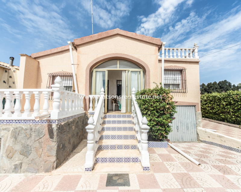 Resale - Detached - Urb. La Marina