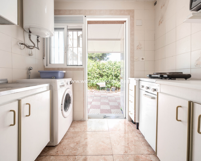 Resale - Detached - Urb. La Marina
