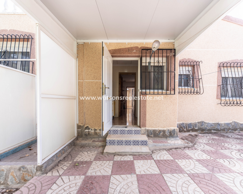 Resale - Detached - Urb. La Marina