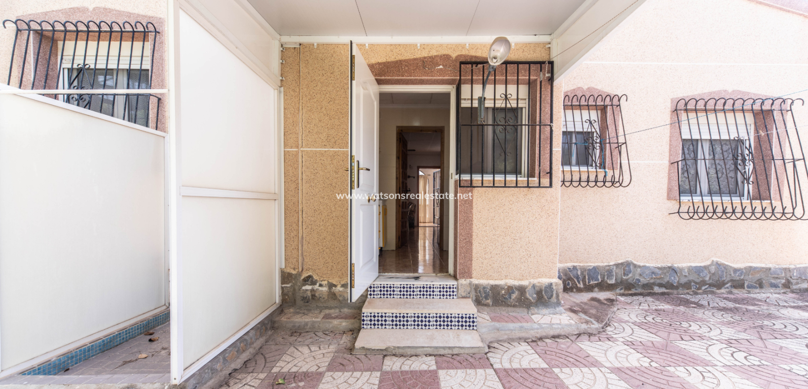 Resale - Detached - Urb. La Marina