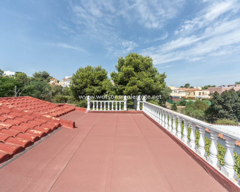 Resale - Detached - Urb. La Marina