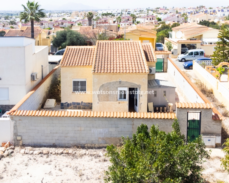 Resale - Detached - Urb. La Marina