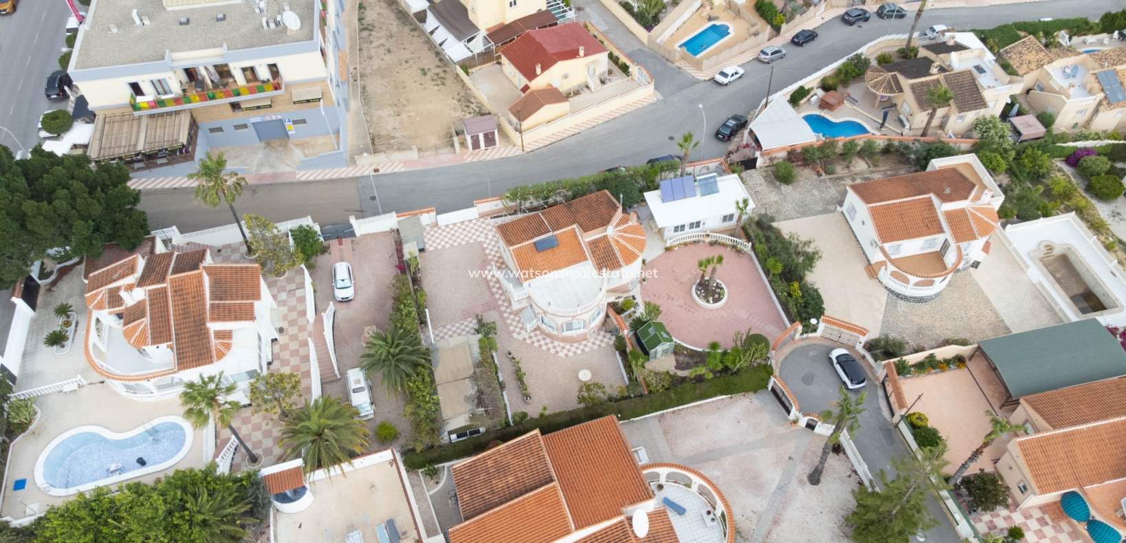 Resale - Detached - Urb. La Marina