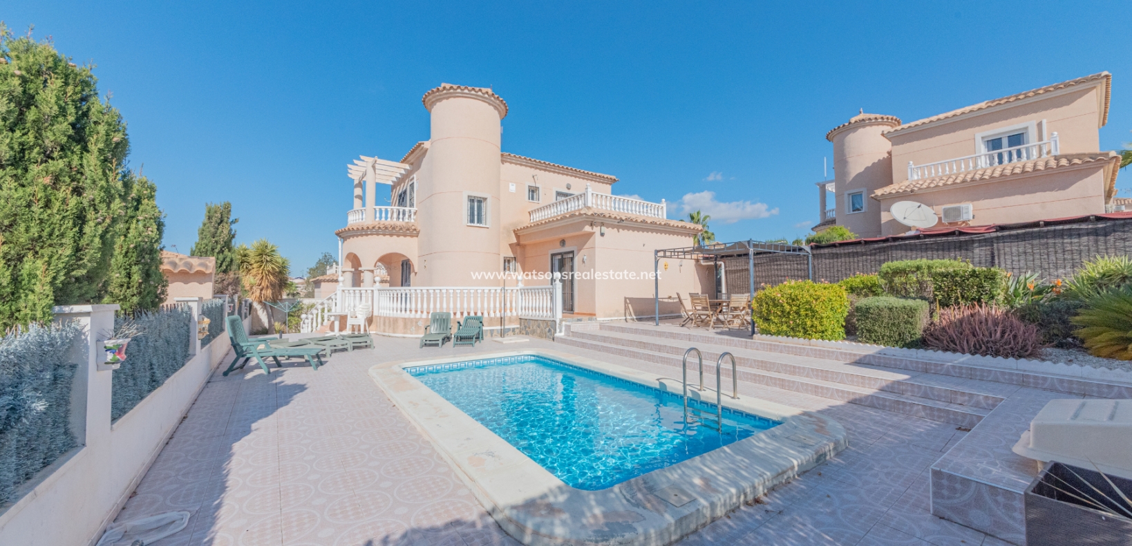 Resale - Detached - Urb. La Marina