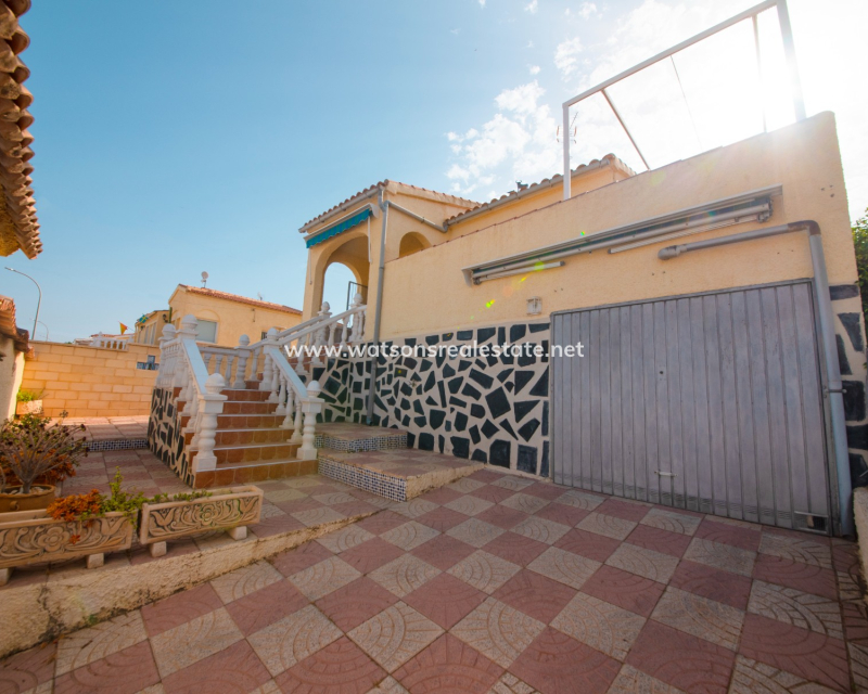 Resale - Detached - Urb. La Marina