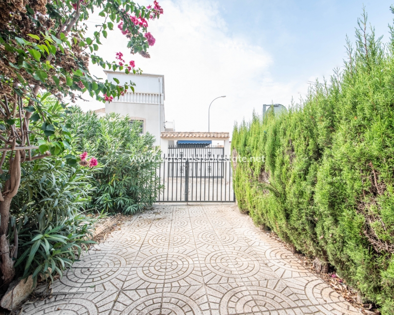 Resale - Detached - Urb. La Marina