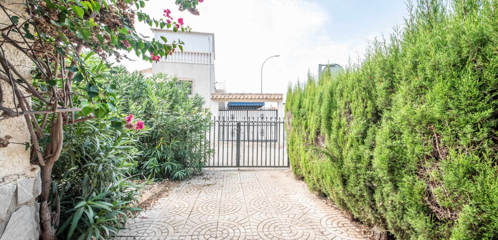 Resale - Detached - Urb. La Marina