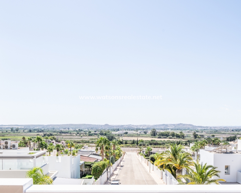 Resale - Detached - Urb. La Marina