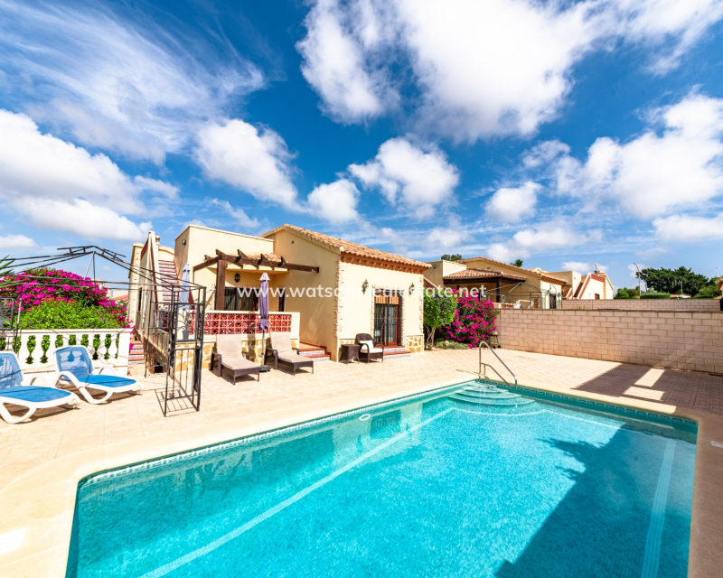 Resale - Detached - Urb. La Marina
