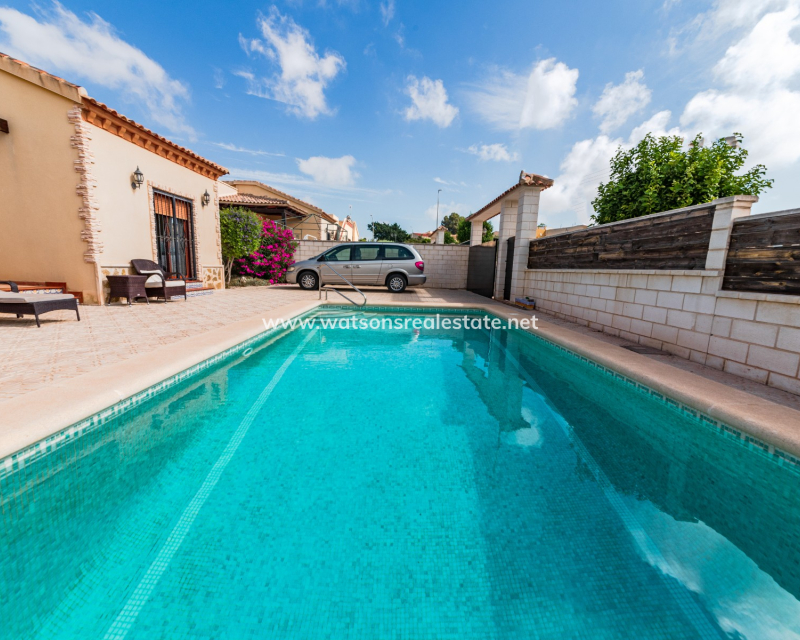 Resale - Detached - Urb. La Marina