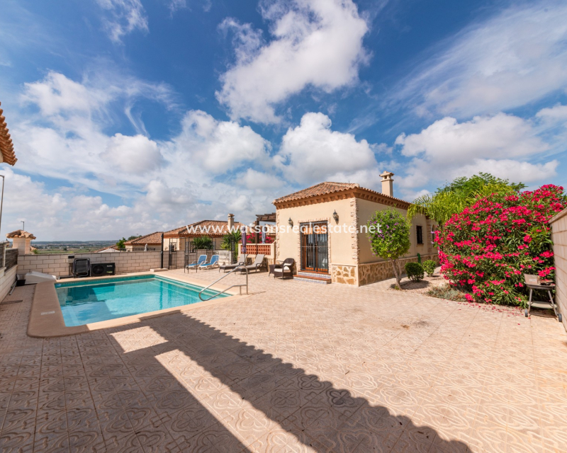 Resale - Detached - Urb. La Marina