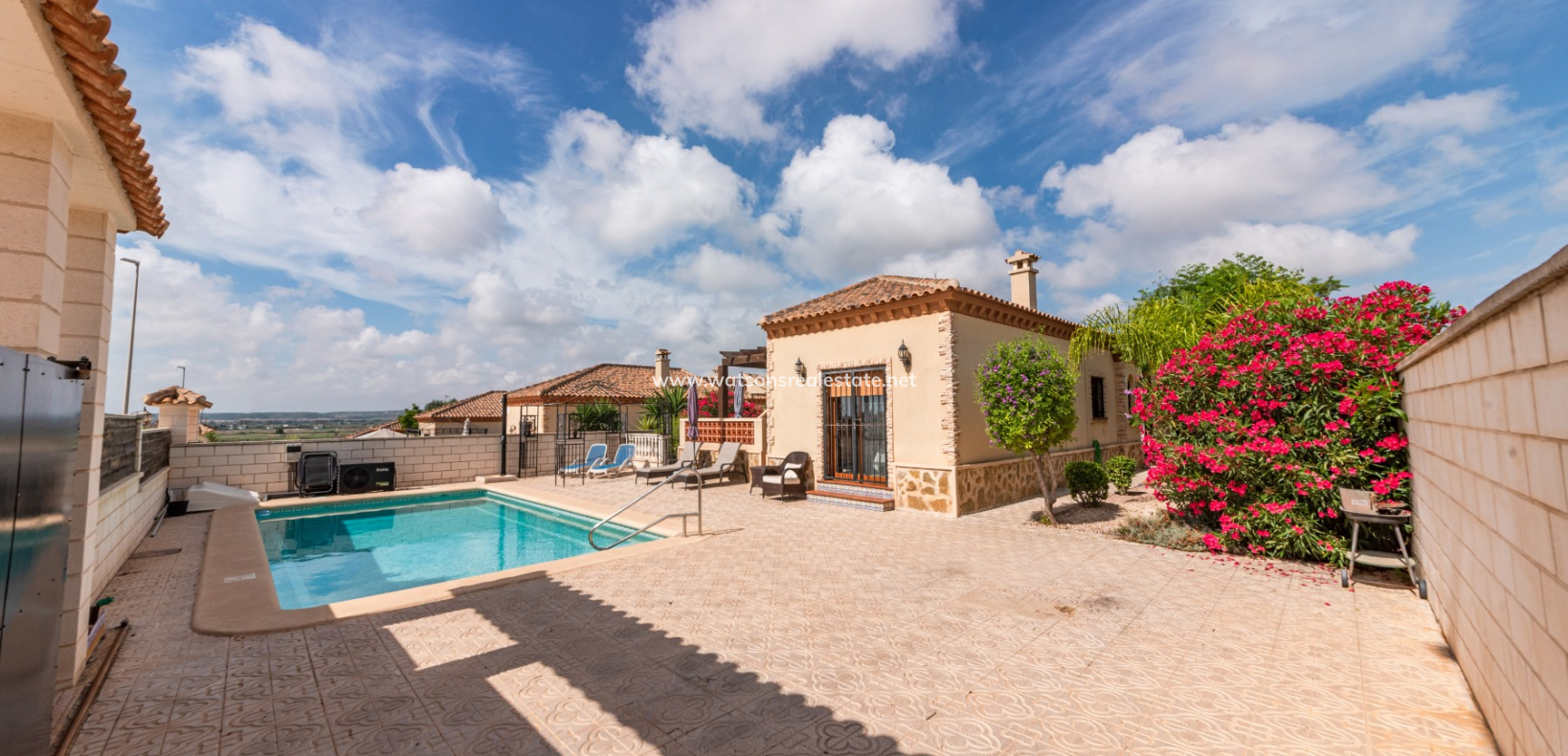 Resale - Detached - Urb. La Marina