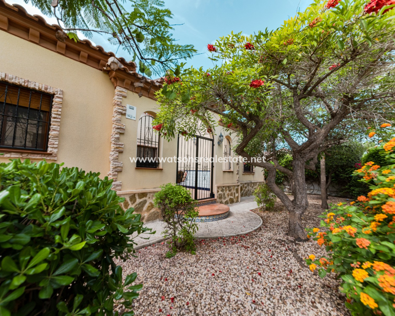 Resale - Detached - Urb. La Marina