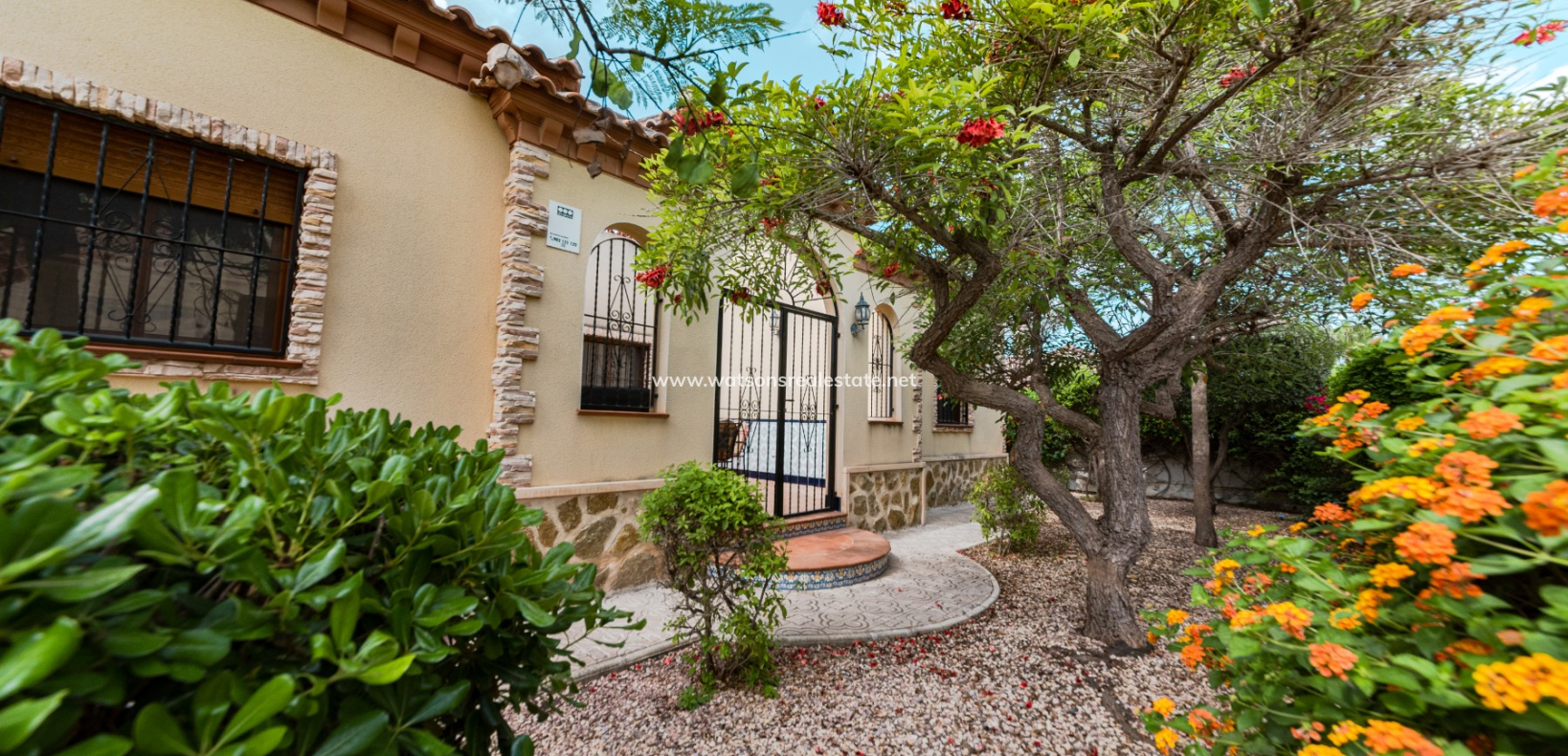 Resale - Detached - Urb. La Marina
