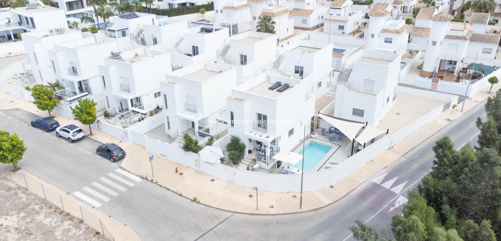 Resale - Detached - Urb. La Marina