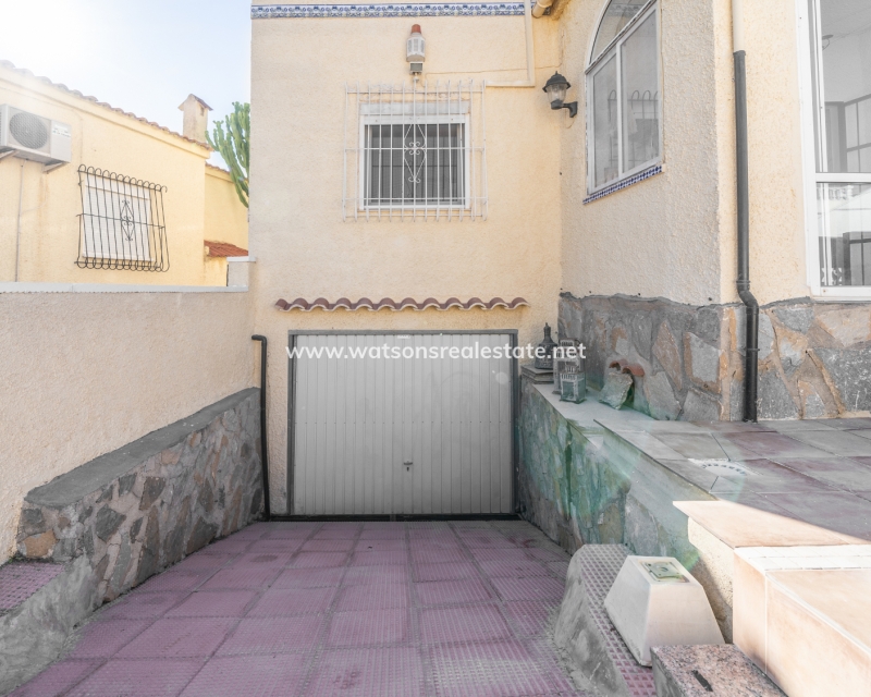 Resale - Detached - Urb. La Marina