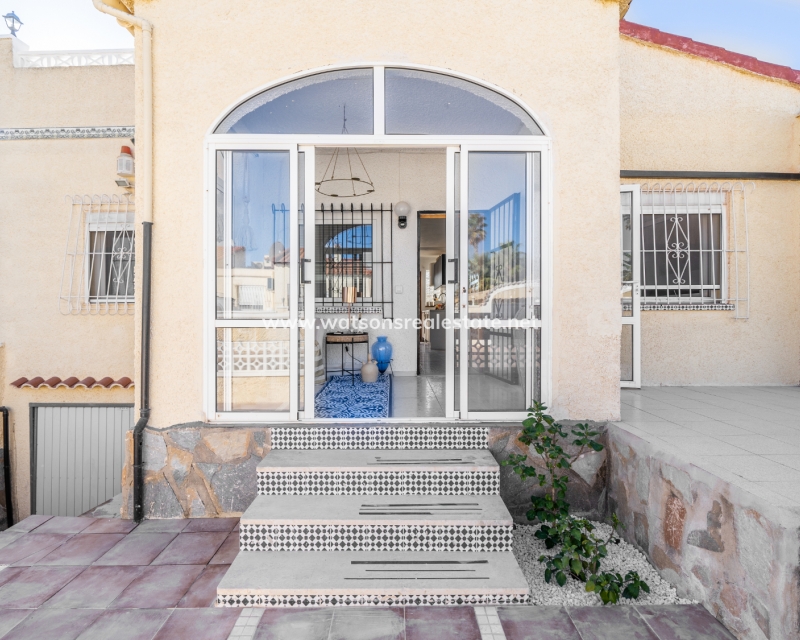 Resale - Detached - Urb. La Marina