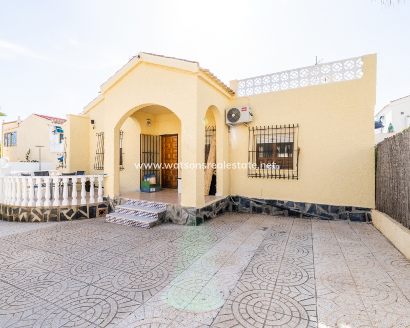 Resale - Detached - Urb. La Marina