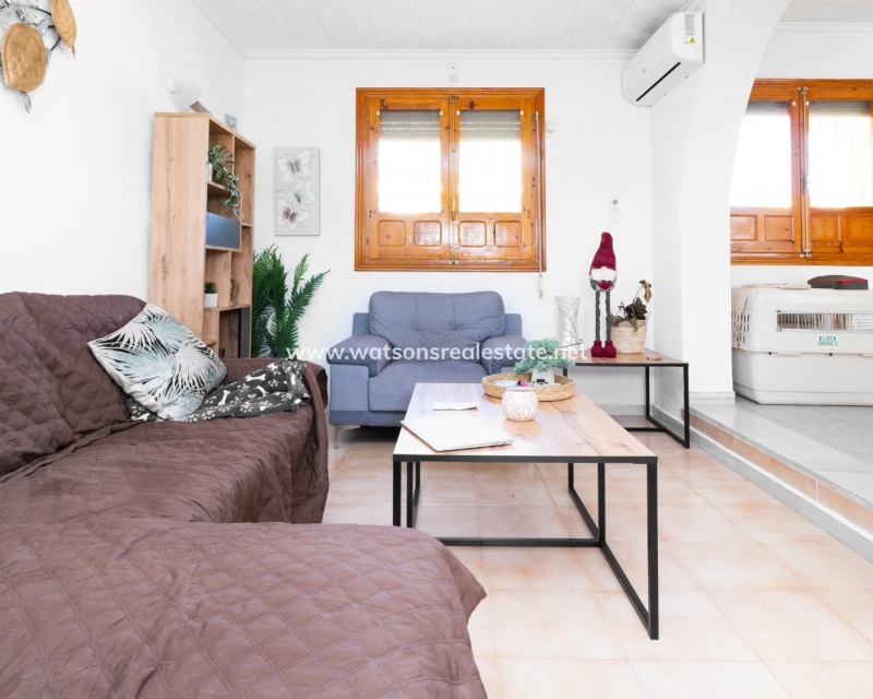 Resale - Detached - Urb. La Marina