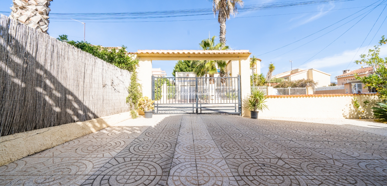 Resale - Detached - Urb. La Marina