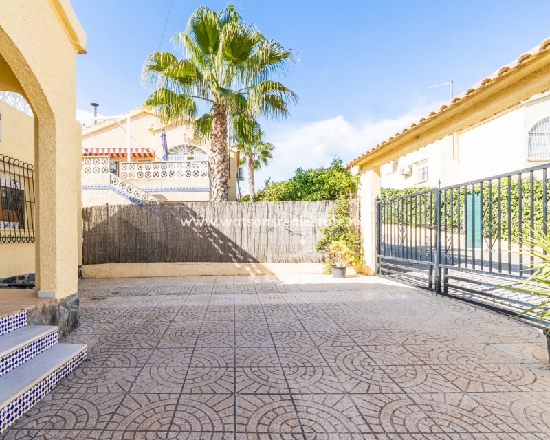 Resale - Detached - Urb. La Marina