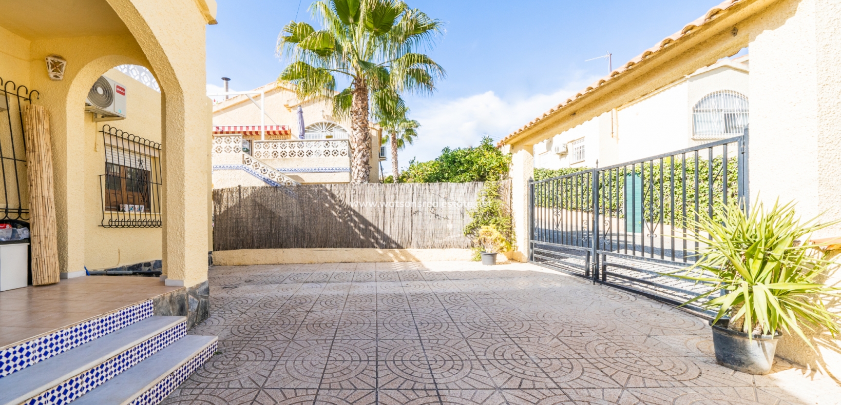 Resale - Detached - Urb. La Marina