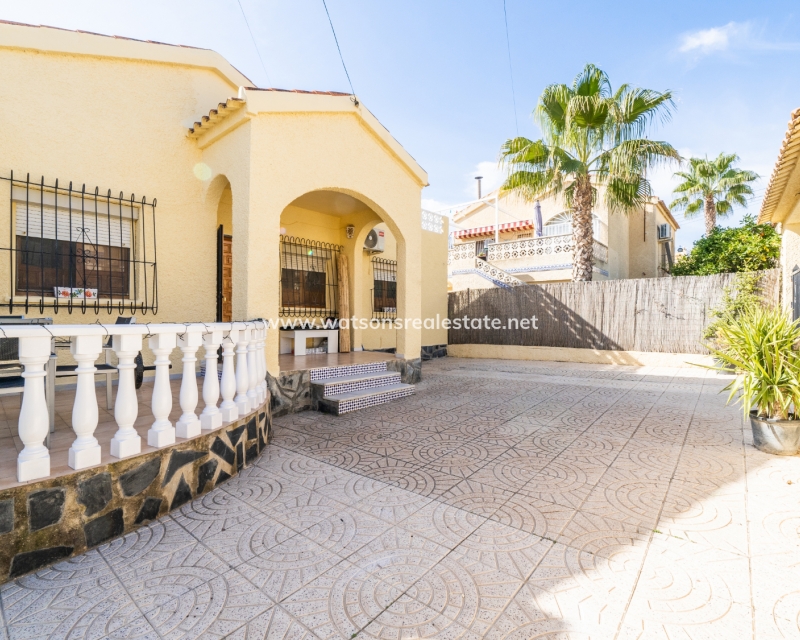 Resale - Detached - Urb. La Marina