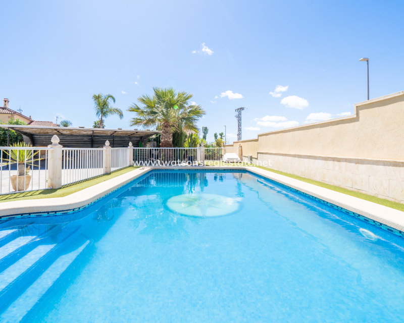 Resale - Detached - Urb. La Marina